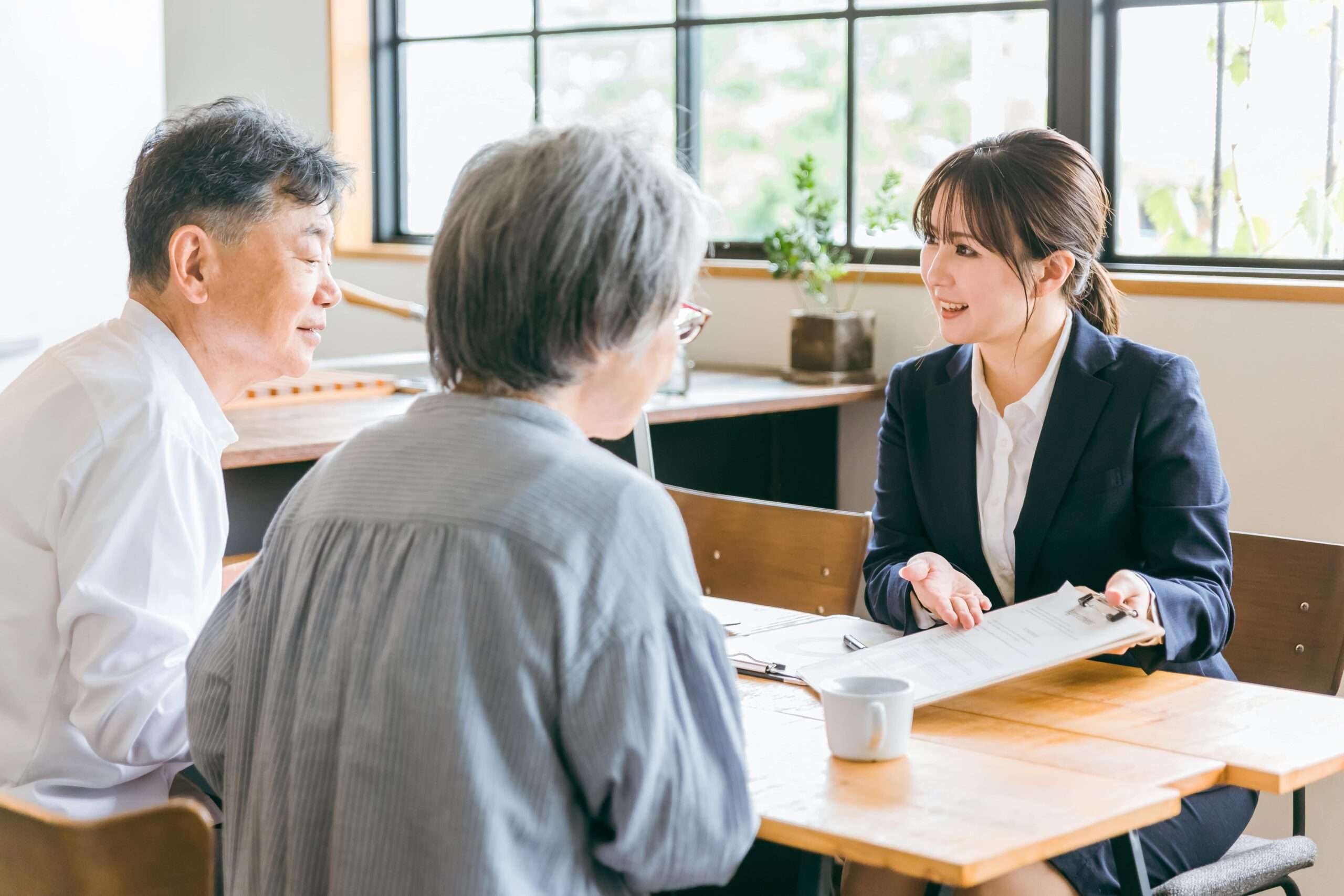 住まいについて相談する様子