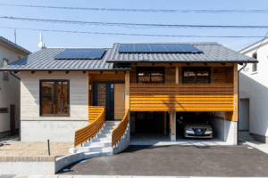 車庫のある住宅外観